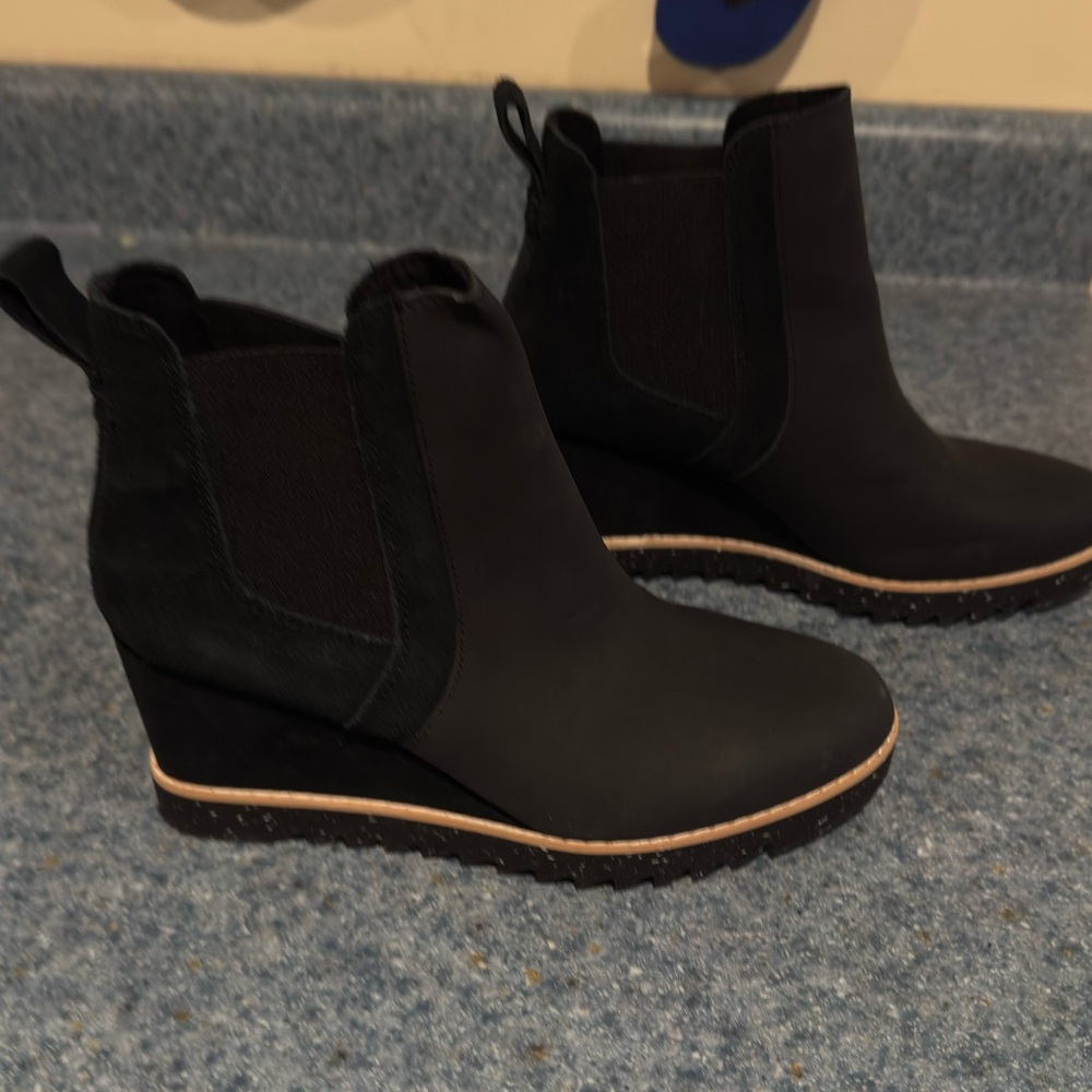 New TOMS Womens Maddie Black
Leather Wedge Boot Waterproof Sz 7.5 - Picture 9 of 10